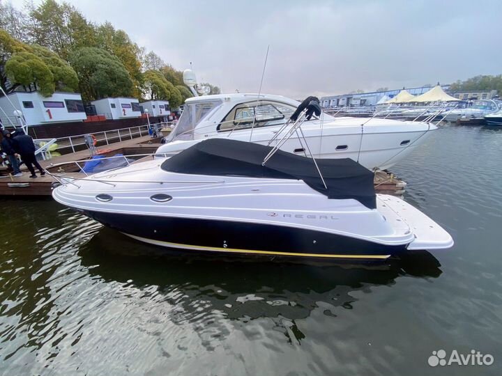 Моторный катер Regal 2665 Commodore