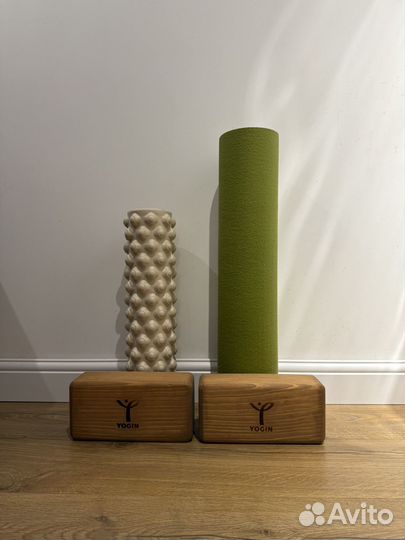 Коврик для йоги и фитнеса, валик, кирпичи