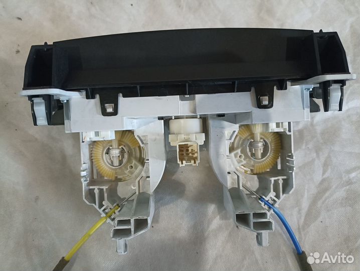 Mazda 3 BL Блок управления отопителем A/C