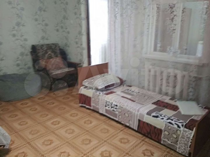 Комната 18 м² в 5-к., 1/1 эт.