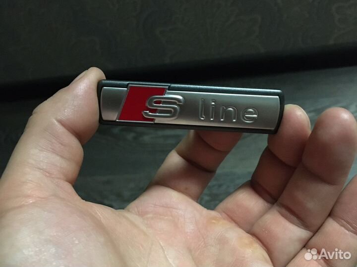 Шильдик решетки радиатора audi S-Line