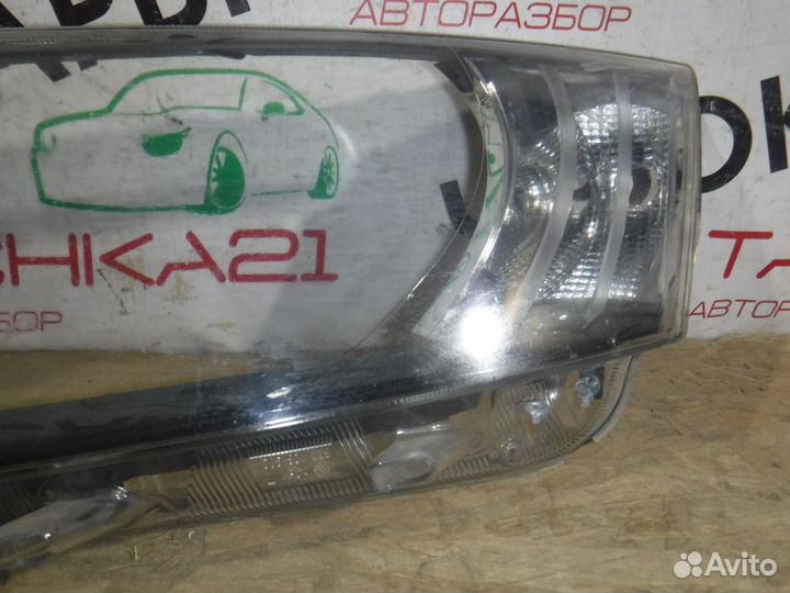 Стекло левой фары Skoda Octavia A7 (2013-2017)
