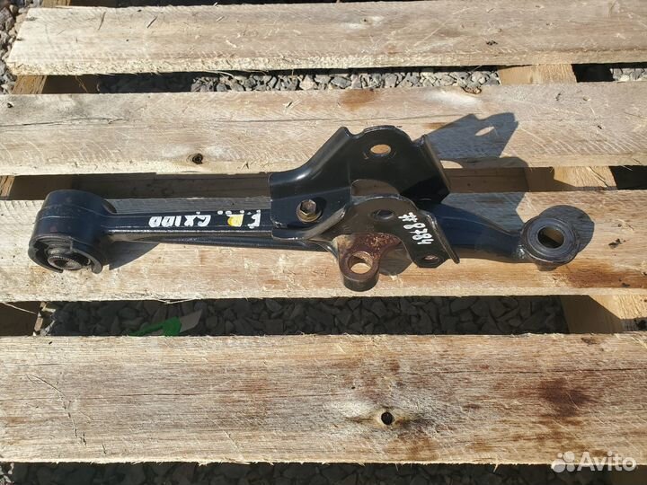 Рычаг передний нижний правый Toyota Mark II GX100