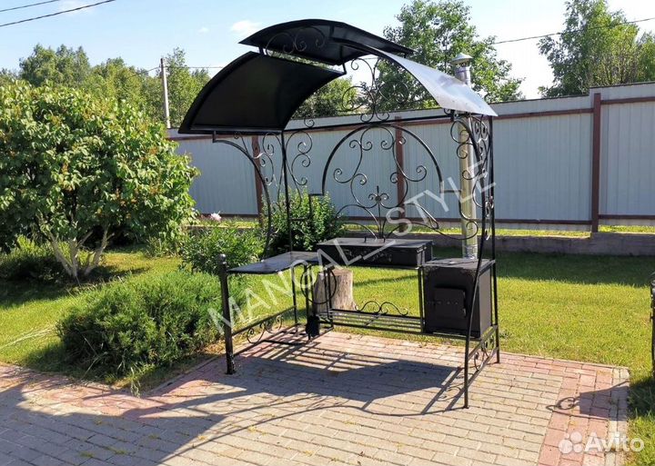 Мангал с крышей