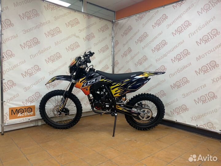 Кроссовый мотоцикл Z1 2.0 Hot Rod Red новый дизайн