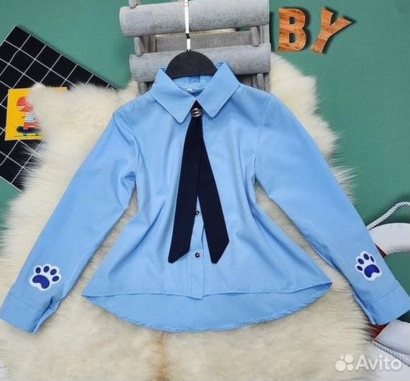 Голубая рубашка с галстуком