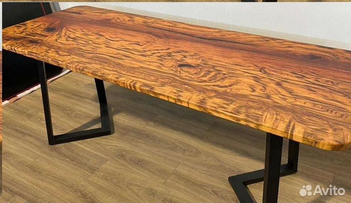 Компьютерный стол 'Noisy Beginning'