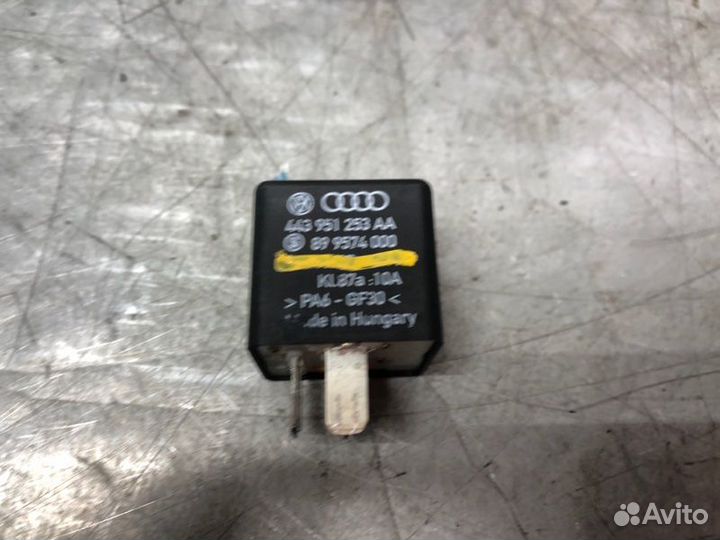 Реле Audi A4 B6 2000-2004 седан 1 2002 V38