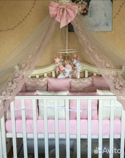 Бортики в кроватку, балдахин,держатель и мобиль