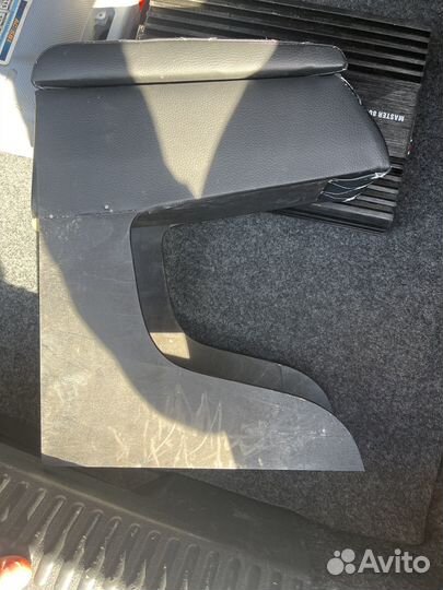 Подлокотник