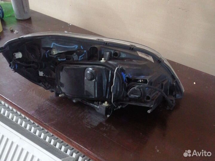 Фара левая биксенон на Volvo Xc60