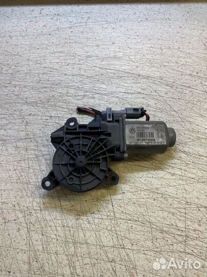 Моторчик стеклоподъемника передний правый WV поло
