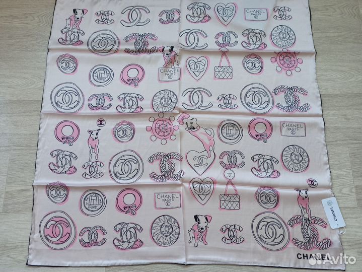 Розовый платок Chanel ручной край