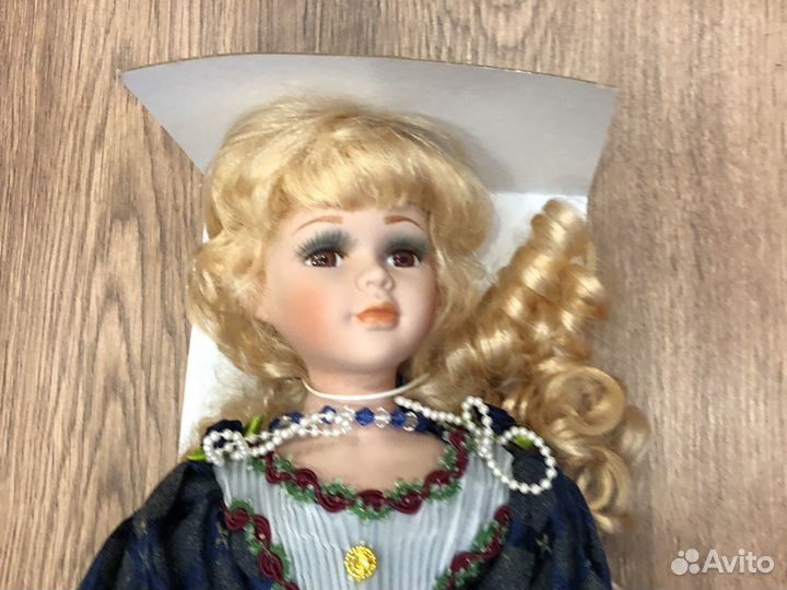 Кукла фарфоровая коллекционная Алина