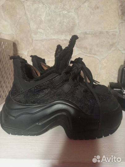 Кроссовки женские