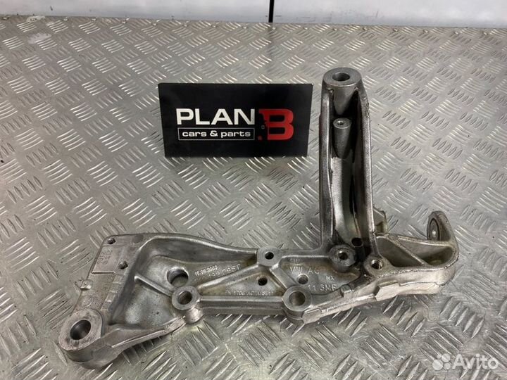 Кронштейн рычага передний левый Volkswagen Golf