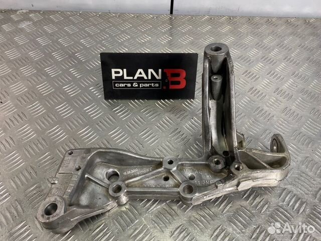 Кронштейн рычага передний левый Volkswagen Golf