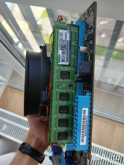 Материнская плата с процессором и памятью