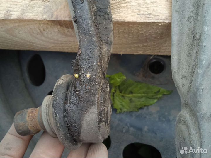 Рычаги верхние на volkswagen passat б5 убитые