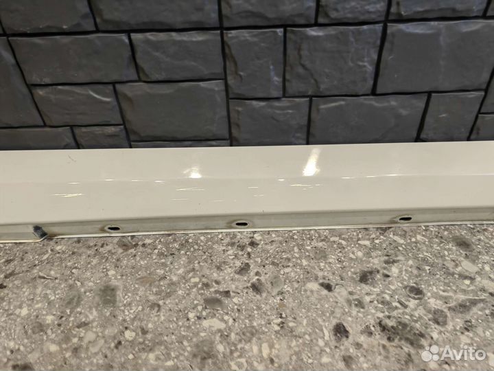 Порог правый W204