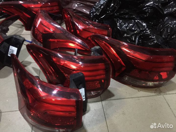 Задний левый фонарь Митсубиси Аутлендер 3 gf