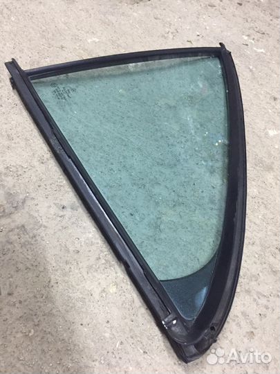 Форточка с уплотнителем Mercedes W210 левая
