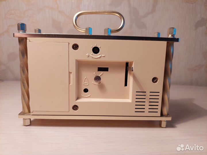 Часы-будильник СССР