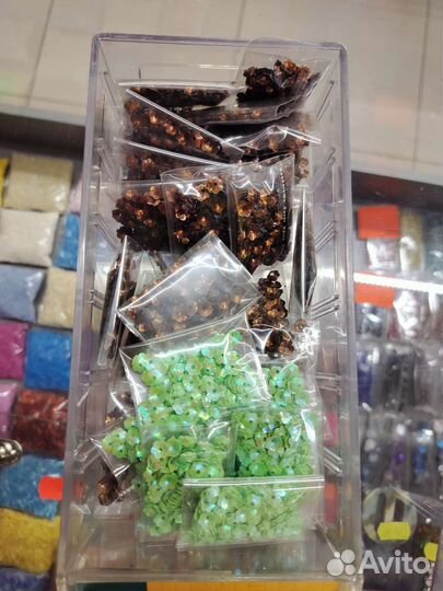 Пайетку в виде цветка