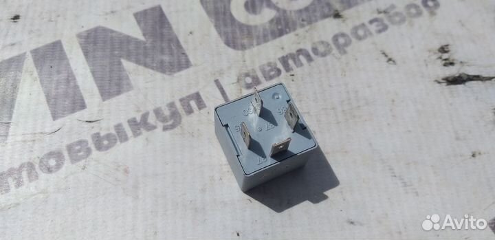 Реле включения вентилятора Volkswagen Passat