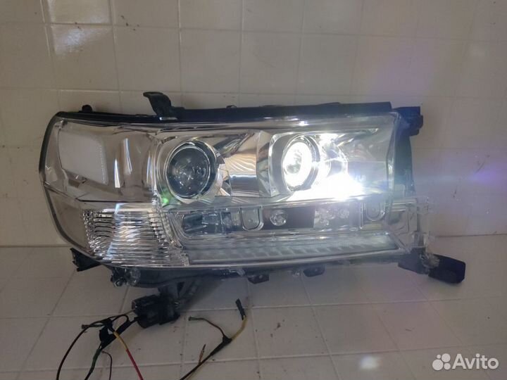 Фара LED передняя правая Toyota Land Cruiser 200