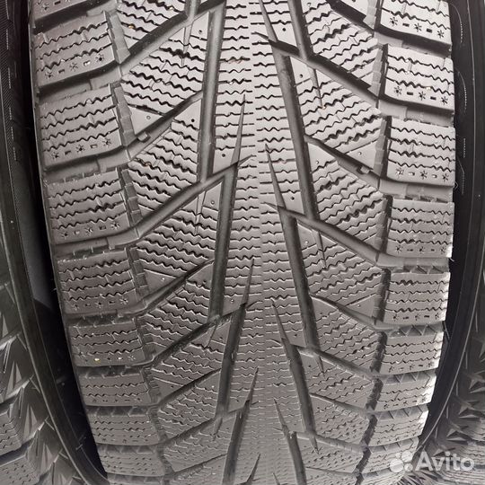 Hankook Winter I'Cept iZ 2 W616 215/65 R16 102T