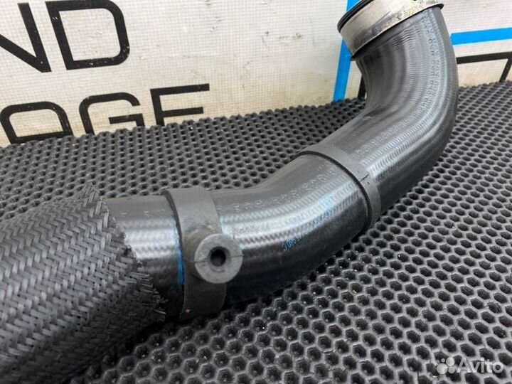Патрубок интеркулера правый Volkswagen Touareg 7LA