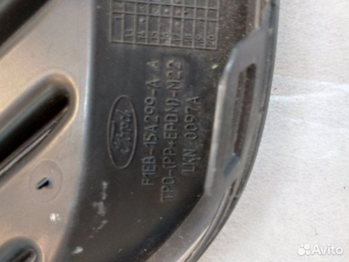 Решетка в бампер накладка птф левая Ford Focus 3