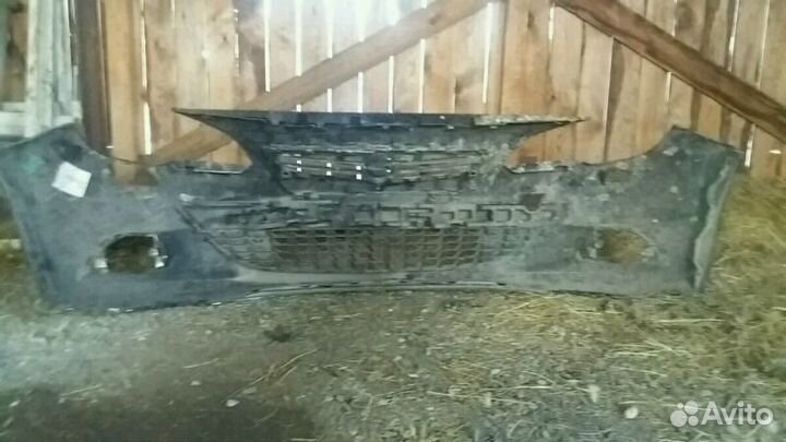 Передний бампер на Opel Astra