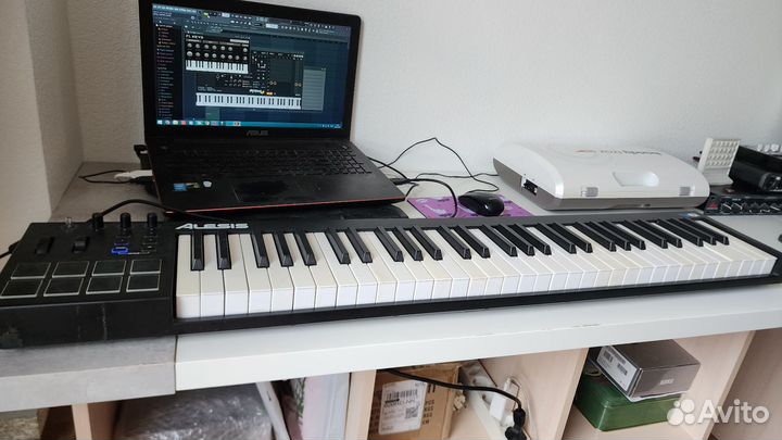 Alesis v61