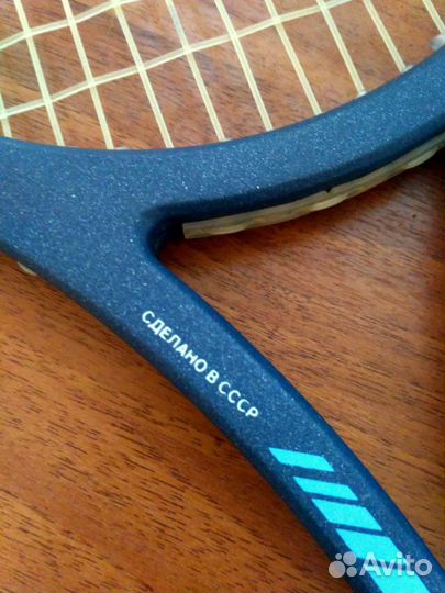 Теннисная ракетка
