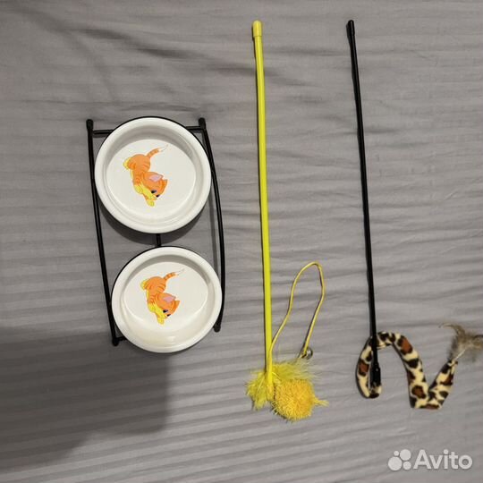 Миска керамическая на подставке