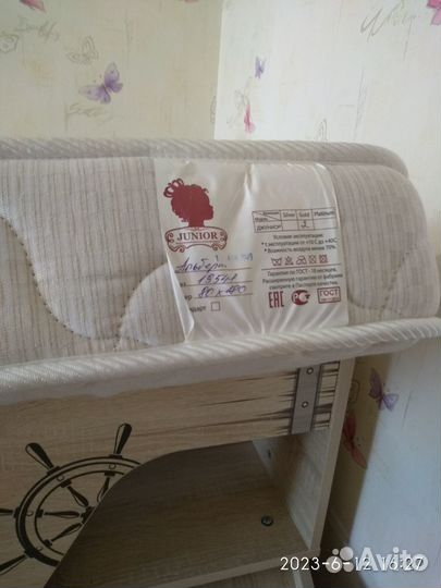 Продам детскую кровать бу