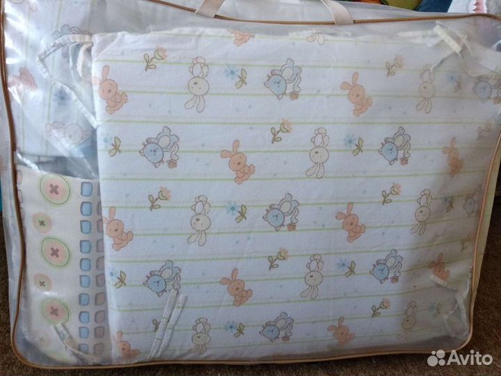 Комплект постельных принадлежностей в кроватку
