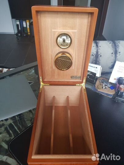 Хьюмидор для сигар, пепельница и ножницы