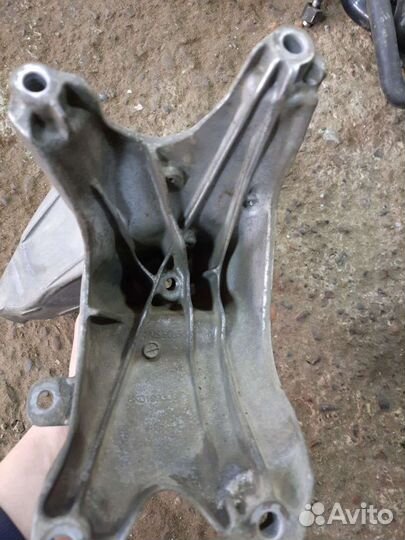 Audi a5 8t кронштейн двс