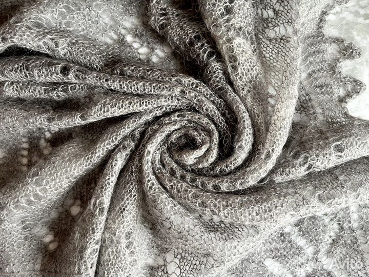 Платок пуховый Паутинка ажурная вязка 90*90 новый