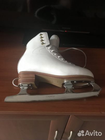 Фигурные коньки jackson