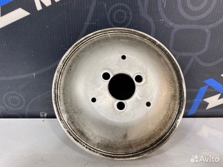 Шкив помпы Audi A6 C6 BDW 2004