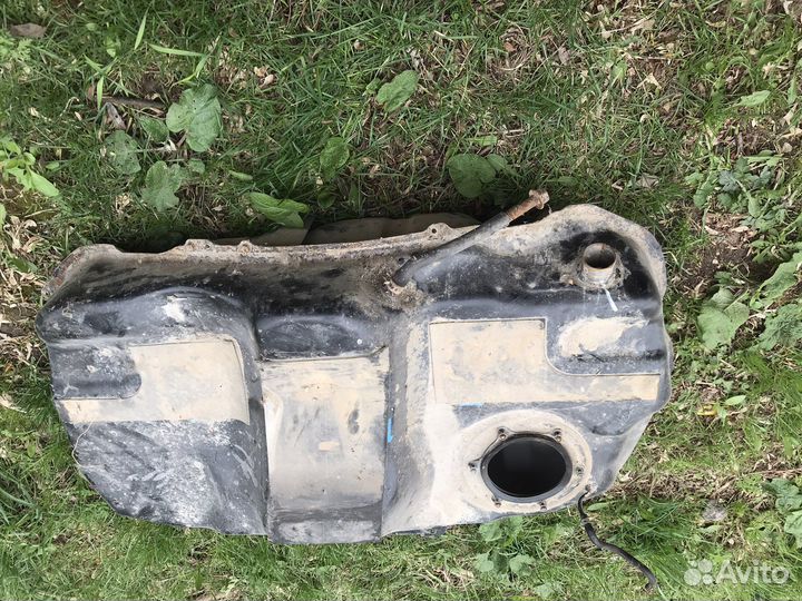 Топливный бак Mitsubishi Lancer 10