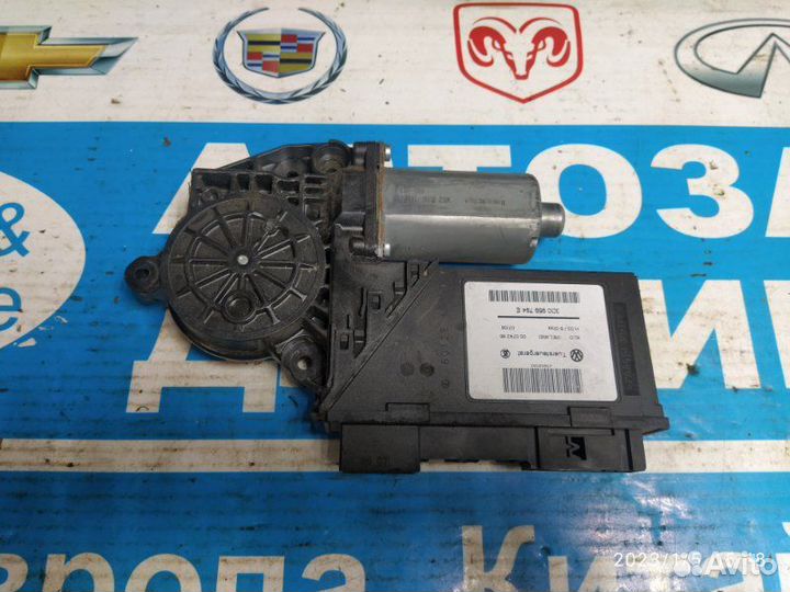 Мотор стекла задний правый VW Touareg 7L 03-10