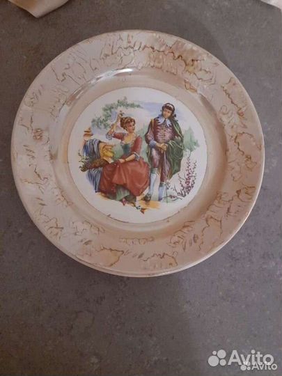 Набор фарфоровых тарелок 