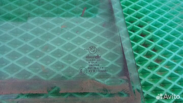 Стекло двери правой задней BMW 5 e34