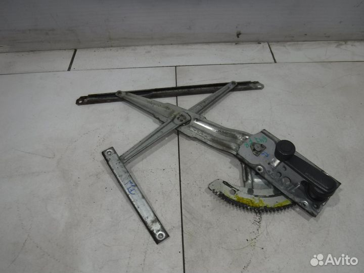 Стеклоподъемник мех. передний Mitsubishi L200 96-06г