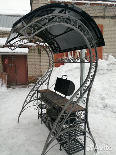 Кованый мангал с крышей